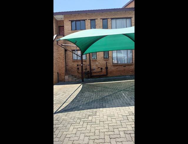 2 BEDROOM TOWNHOUSE FOR SALE IN MEREDALE